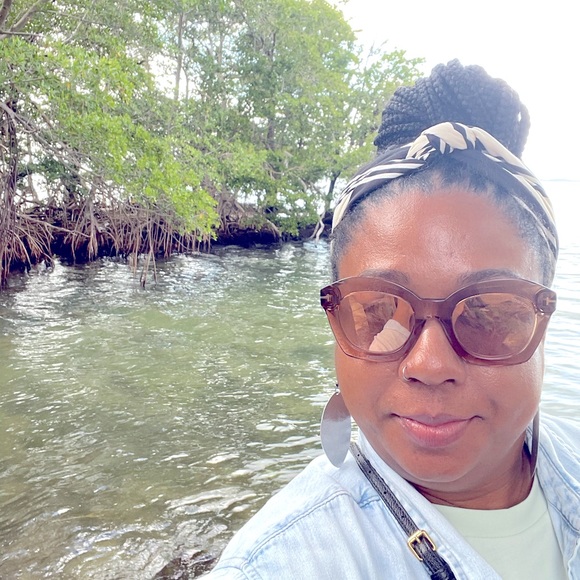 Meet your Posher, Jennifer - Picture 1 of 13